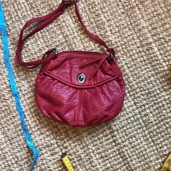 BUENO red vegan leather crossbody purse. - Picture 5 of 7